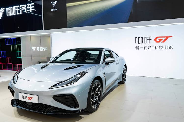 惠州163哪吒汽车在智能汽车领域的表现，领途汽车在新能源汽车市场中的影响力